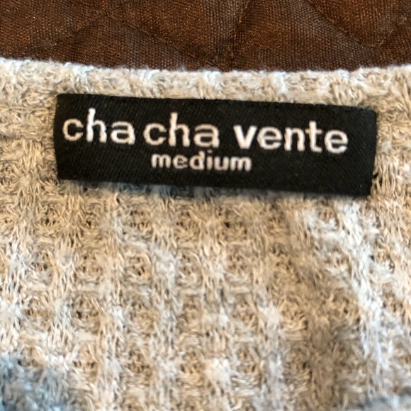 Adorable cold shoulder top - Picture 4 of 4